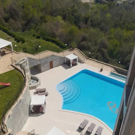 Queen's Penthouse Апартамент