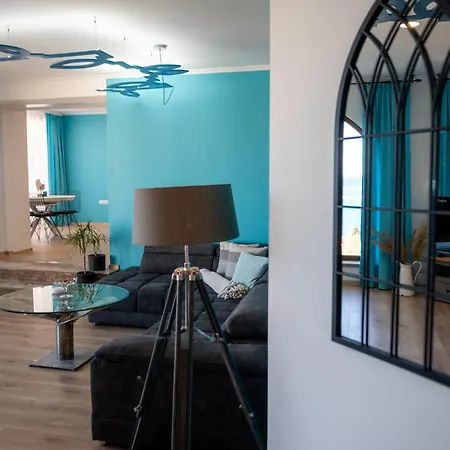 Апартамент Queen's Penthouse *