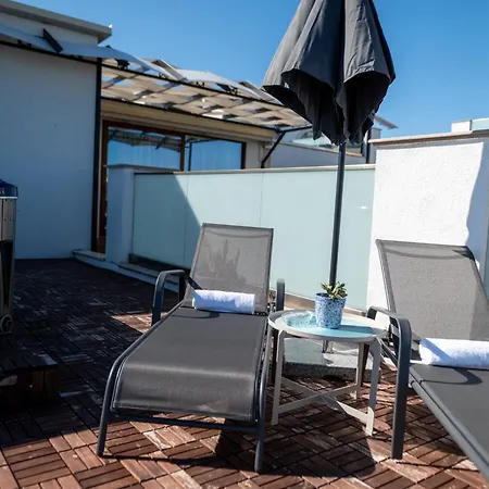 Queen's Penthouse Апартамент *