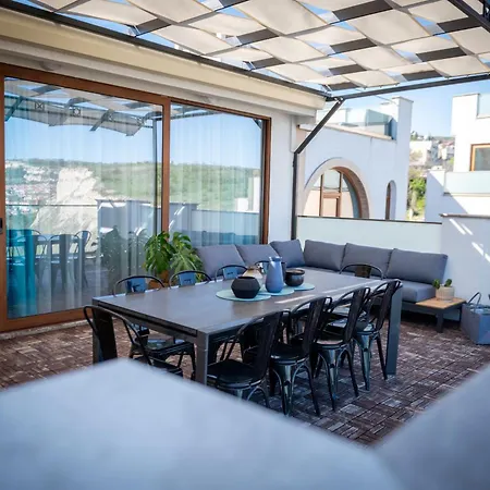 Апартамент Queen's Penthouse Балчик