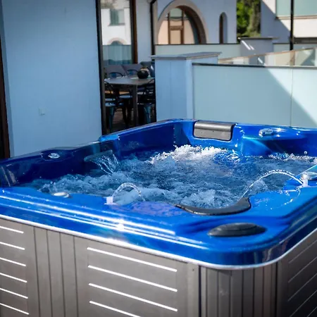 Апартамент Queen's Penthouse *