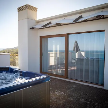 Queen's Penthouse Апартамент *