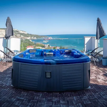 Апартамент Queen's Penthouse