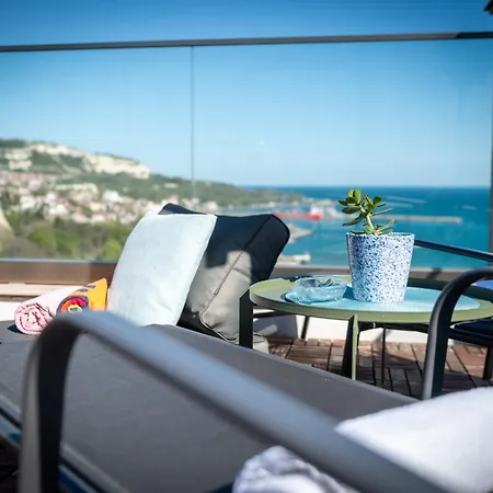 Queen's Penthouse Апартамент Балчик