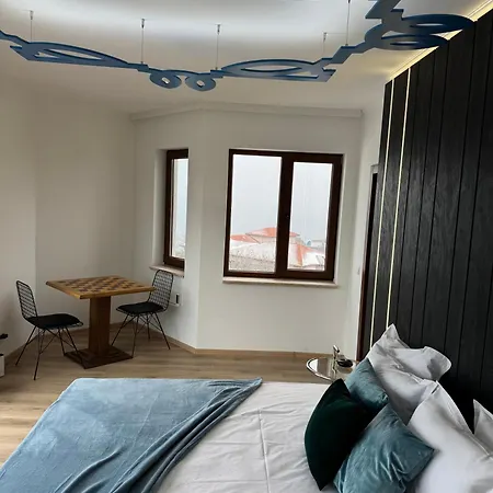 Queen's Penthouse דירה *