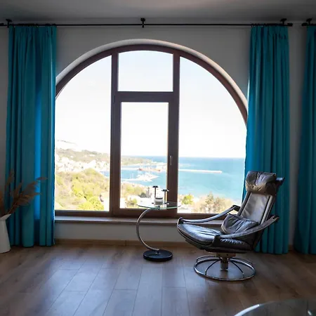 Queen's Penthouse דירה