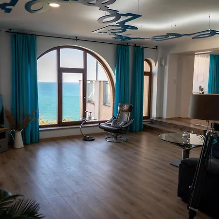 Queen's Penthouse Μπαλτσίκ