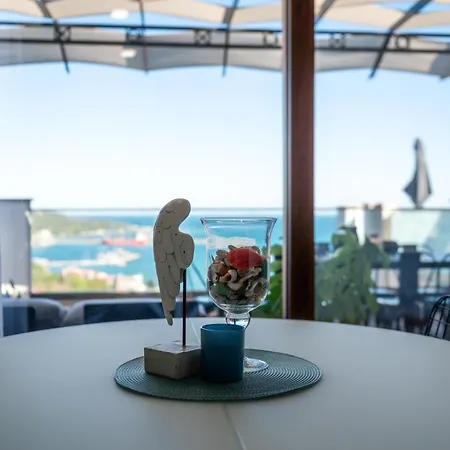 Queen's Penthouse 公寓 *