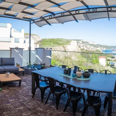 Queen's Penthouse דירה