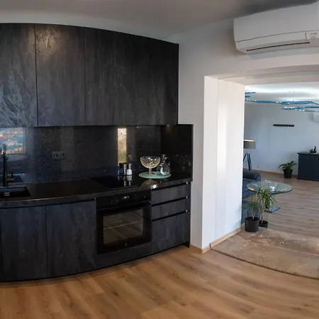 Queen's Penthouse בלצ'יק