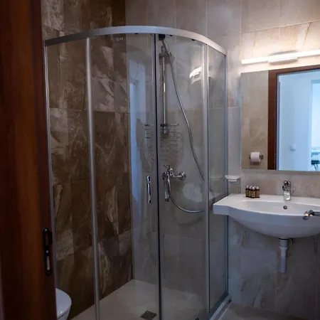 Queen's Penthouse Apartment *