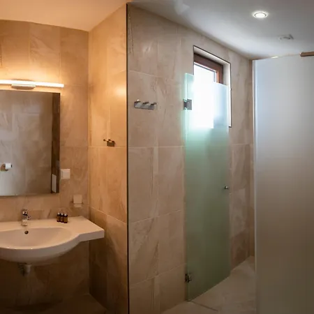 Queen's Penthouse Apartment