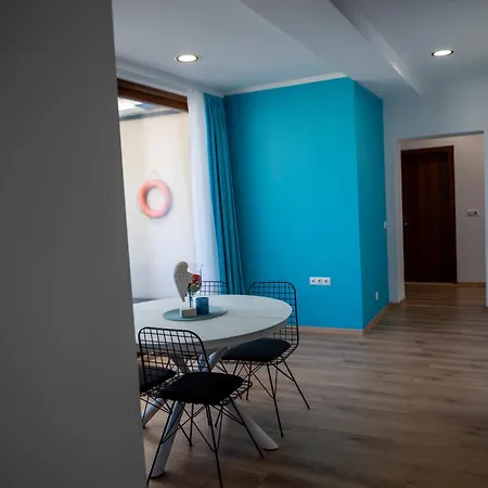 Queen's Penthouse דירה *