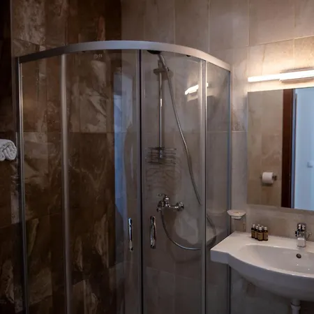 Queen's Penthouse Apartment *