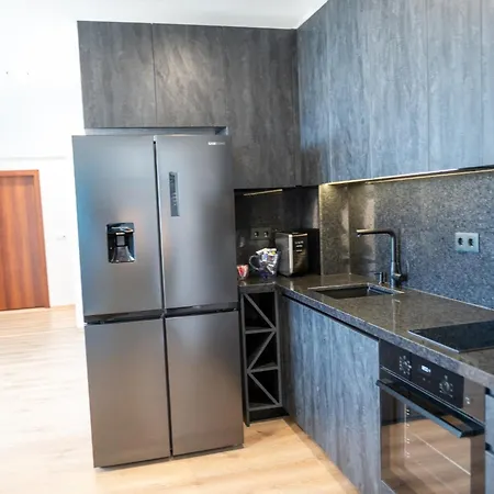 Queen's Penthouse דירה