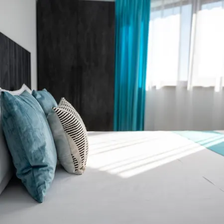 Queen's Penthouse דירה