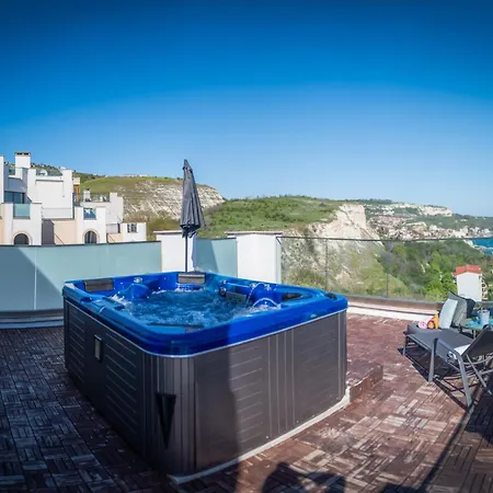 Queen's Penthouse דירה *