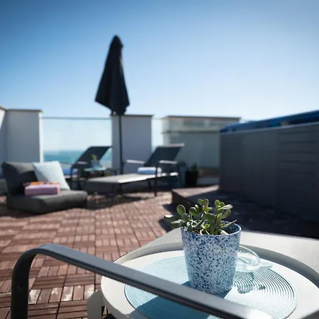 Queen's Penthouse 公寓 *