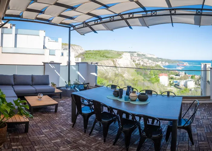 Queen's Penthouse Appartement